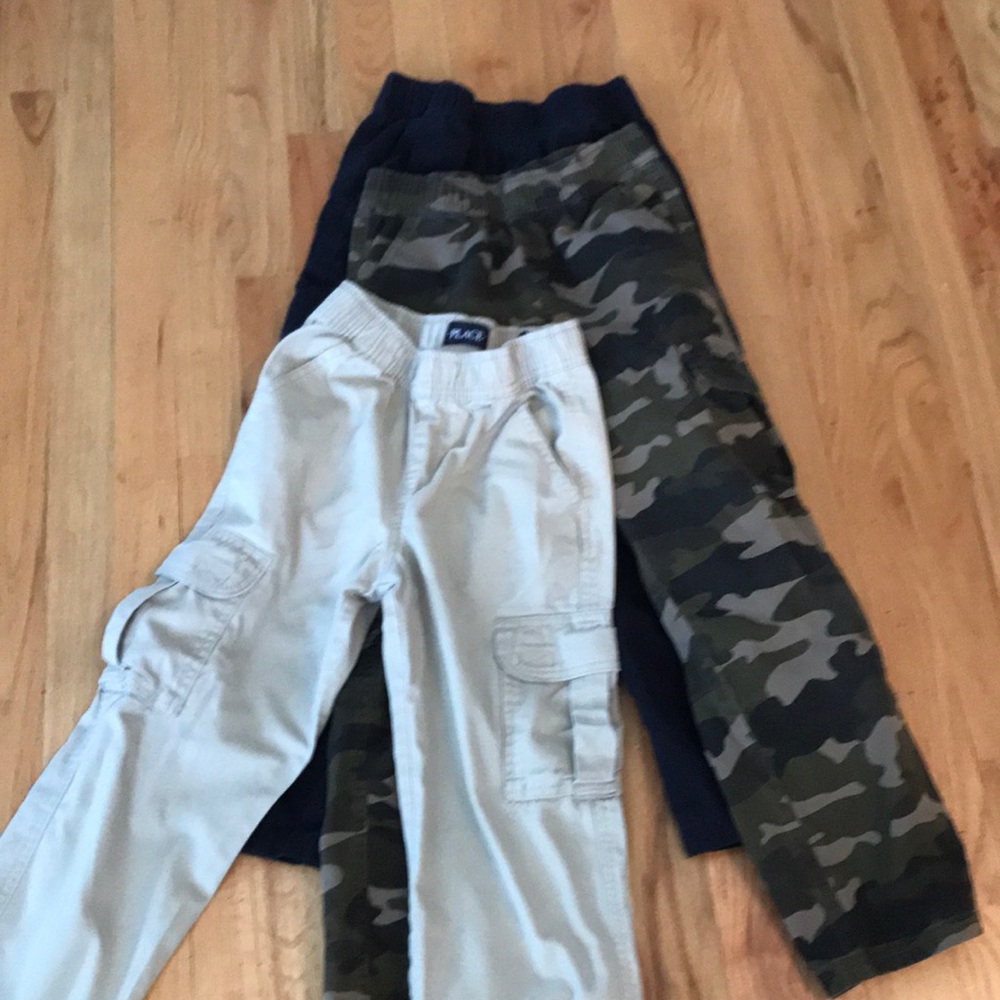 Children’s place boys elastic waist cargo pants.